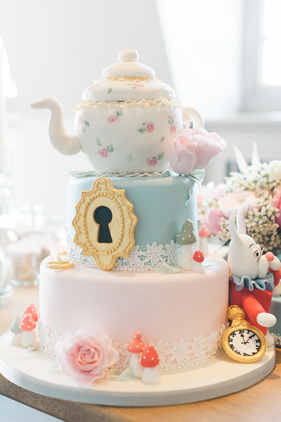 Alice in Wonderland kids birthday party - 100 Layer Cake