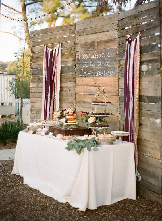 Rustic dessert table backdrop Wedding &amp; Party Ideas