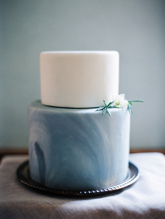 Modern blue and white marbled cake | Wedding & Party Ideas | 100 Layer Cake
