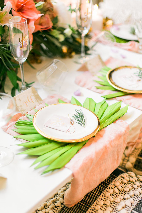 Tropical place setting Wedding & Party Ideas 100 Layer Cake