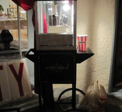 "Old Fashioned" Standing Popcorn Machine