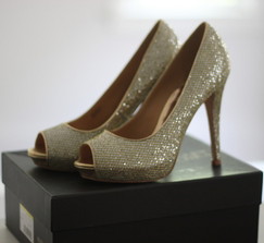 Badgley Mischka heels - Size 8 1/2 - Brand new