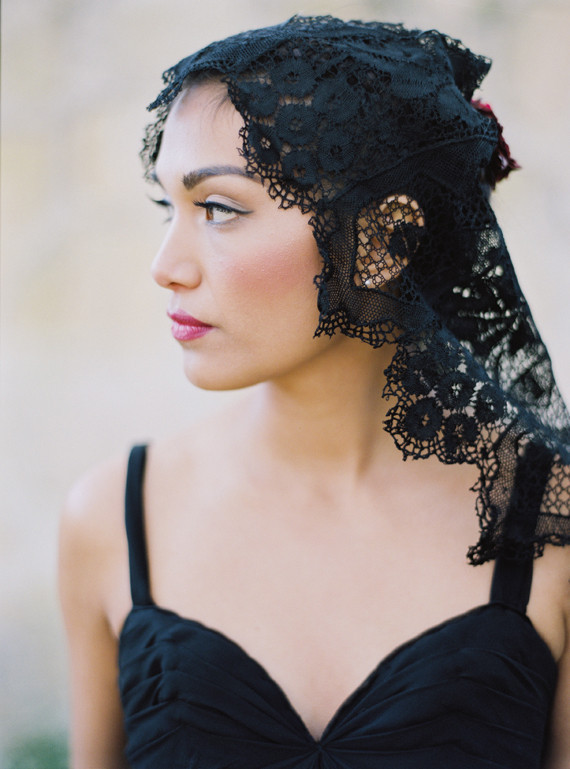 Black lace veil