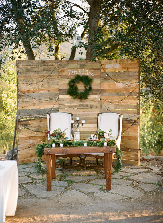 Rustic sweetheart table backdrop