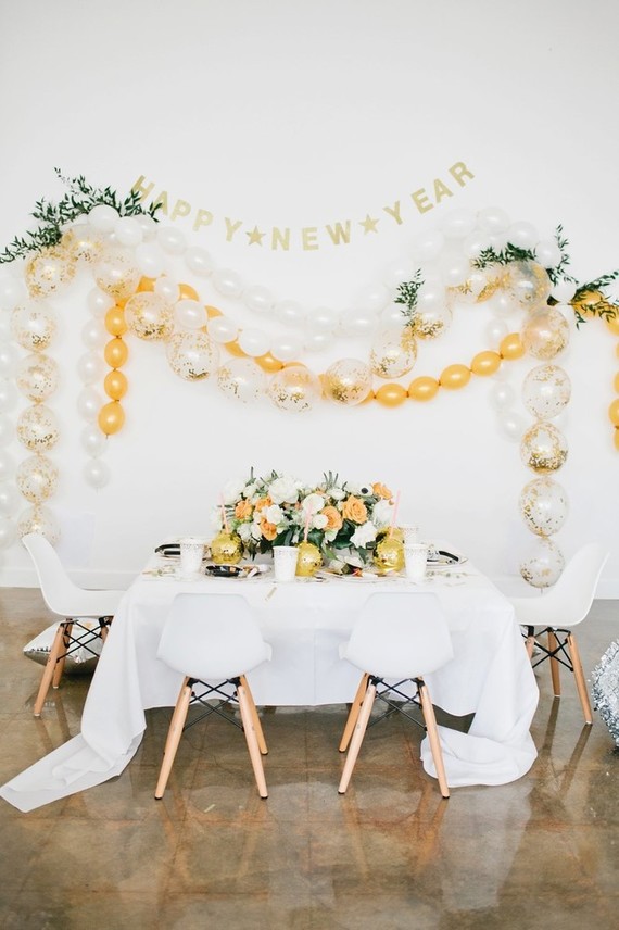 Modern cream and gold balloon garland