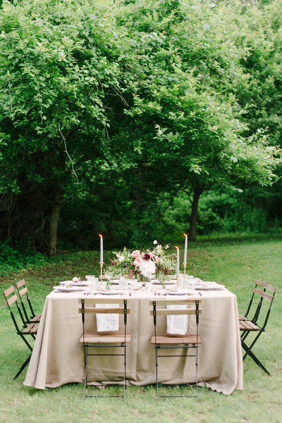 outdoor wedding tablescape