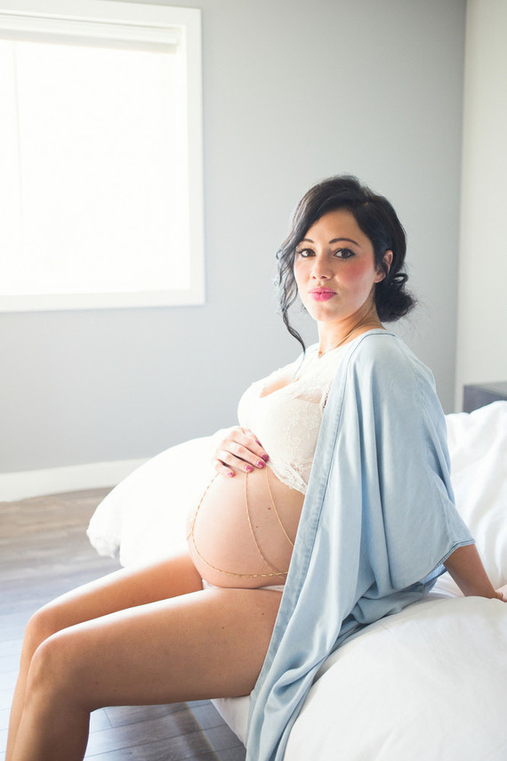 Intimate maternity photos