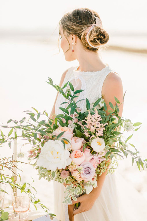 Fancy elopement inspiration at La Laguna Rosa de Torrevieja in Spain