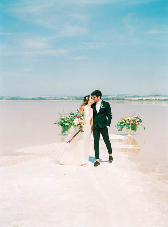 Fancy elopement inspiration at La Laguna Rosa de Torrevieja in Spain