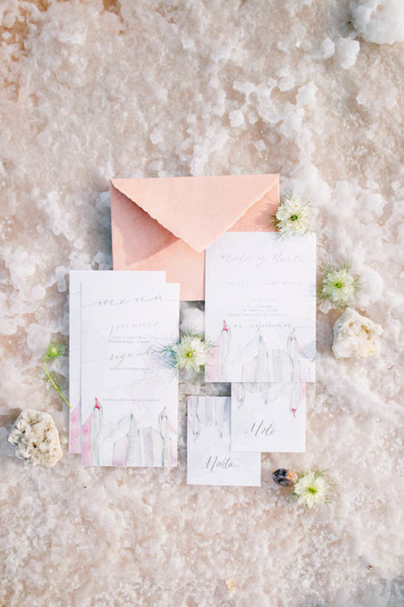 Fancy elopement inspiration at La Laguna Rosa de Torrevieja in Spain