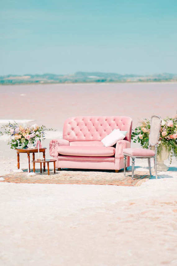 Fancy elopement inspiration at La Laguna Rosa de Torrevieja in Spain