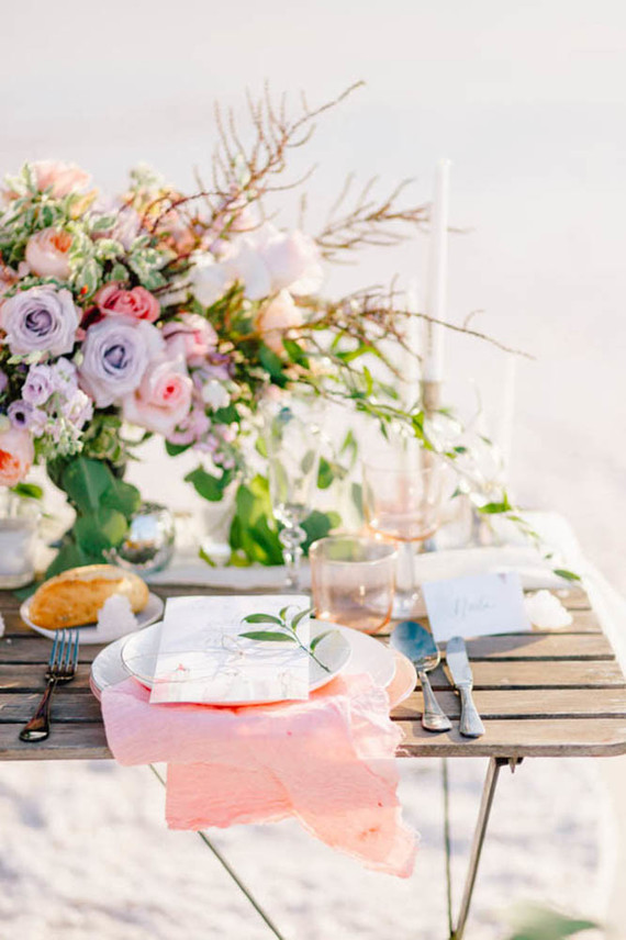 Fancy elopement inspiration at La Laguna Rosa de Torrevieja in Spain