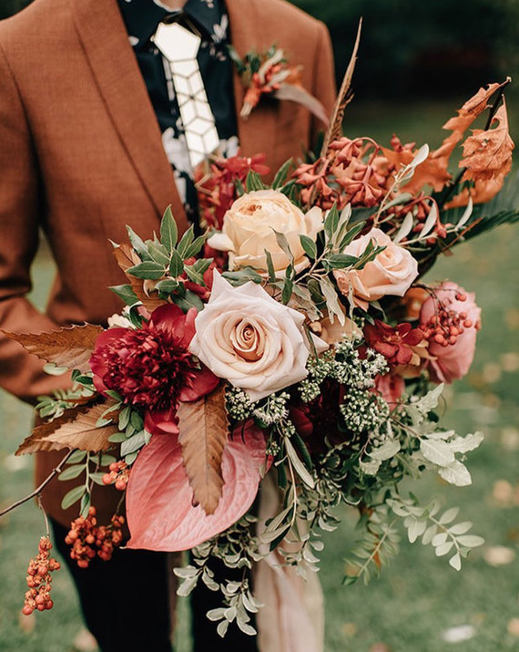 Dramatic fall bridal bouquet