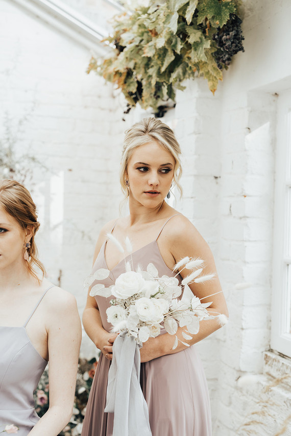 white bridesmaid bouquet