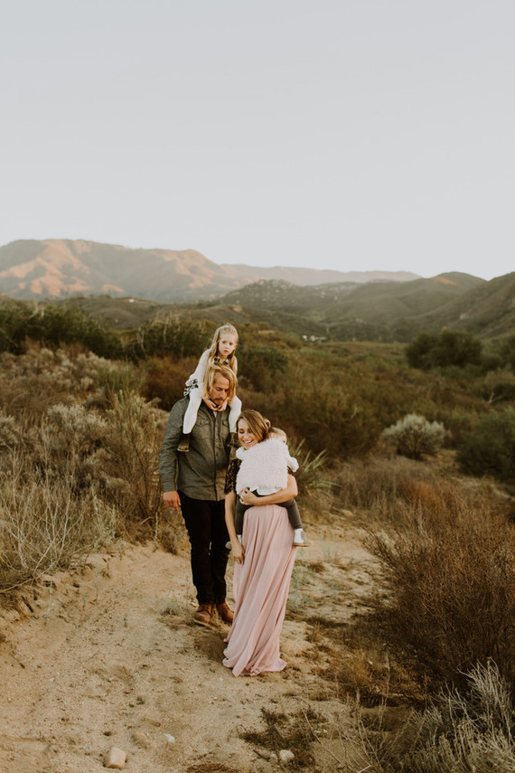 Rustic fall family photos | Wedding & Party Ideas | 100 Layer Cake