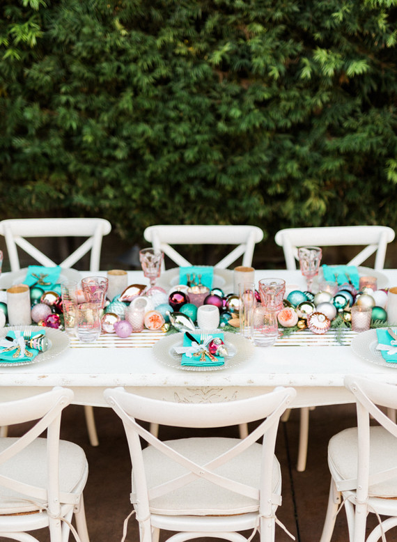 modern-holiday-decor-ideas-wedding-party-ideas-100-layer-cake