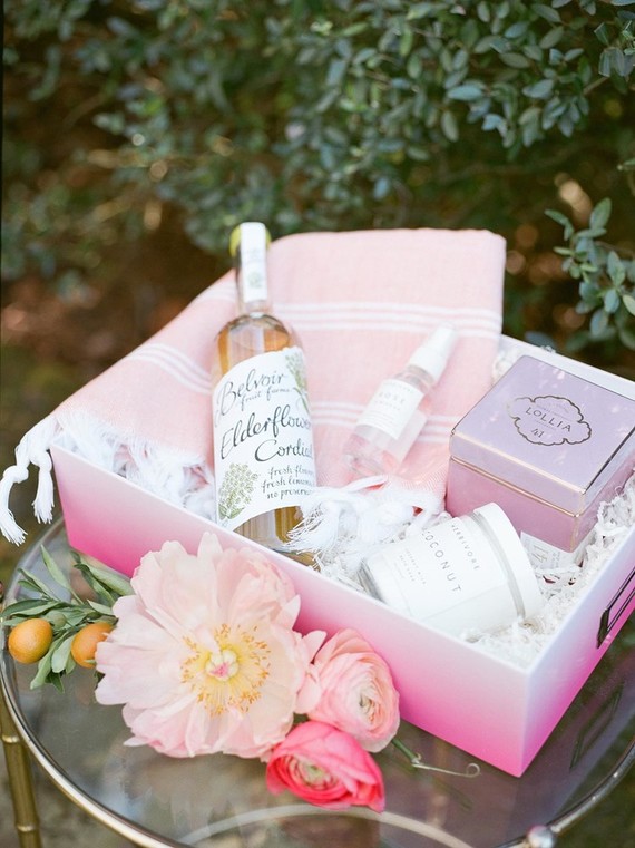 Bridal shower gift box Wedding & Party Ideas 100 Layer Cake