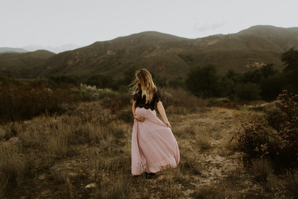 Rustic fall family photos by Elizabeth Lauren Photography | Browse ...