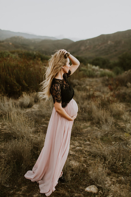Rustic fall family photos by Elizabeth Lauren Photography | Browse ...