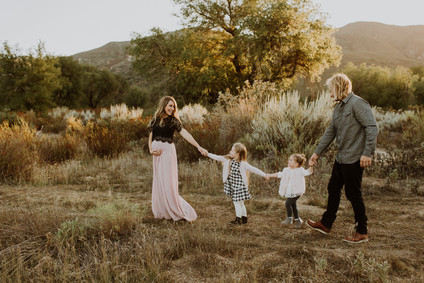 Rustic fall family photos by Elizabeth Lauren Photography | Browse ...