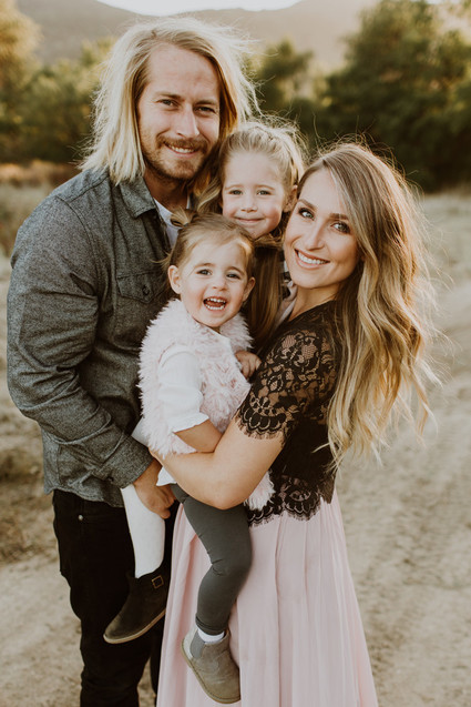 Rustic fall family photos by Elizabeth Lauren Photography | Browse ...